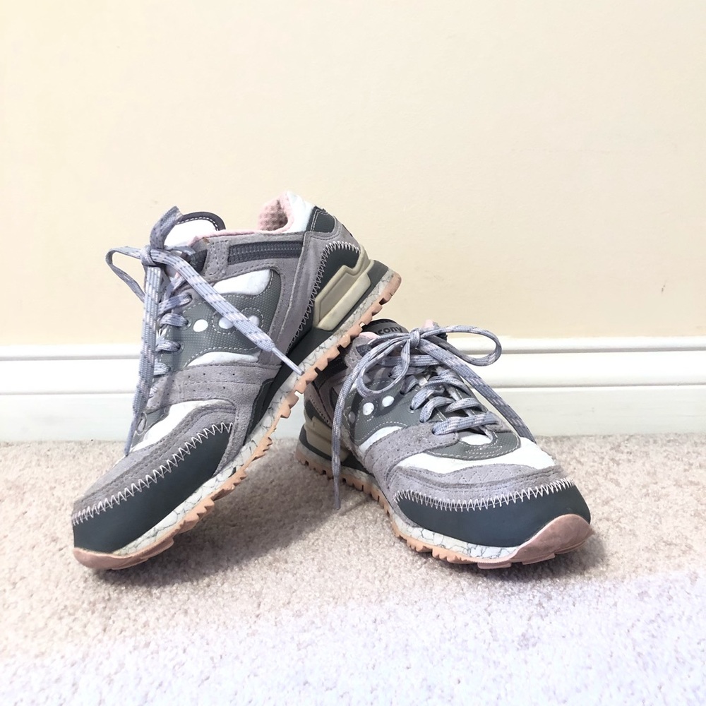 Saucony tennis shoes